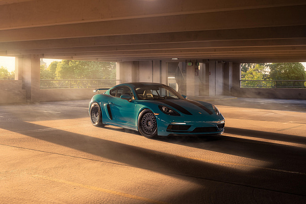 Фото дисков HRE 501 Черный сатин на Porsche Cayman III