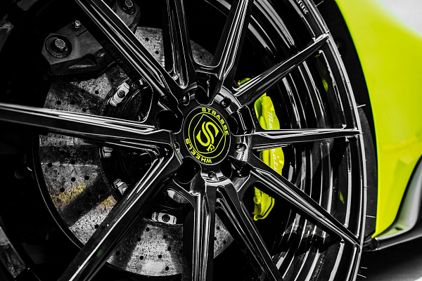 Фото дисков Strasse Wheels SV10 Deep Concave Duoblock Черный глянец на Maserati MC20