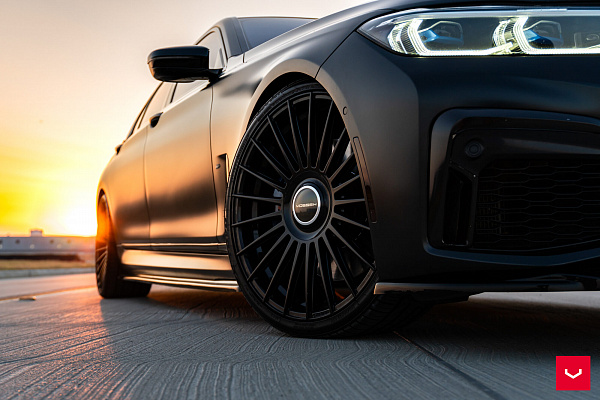 Фото дисков Vossen HF-8 Черный глянец на BMW 7 (G70)