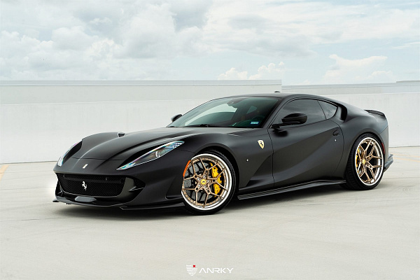 Фото дисков Anrky S3-X4 Глянцевое темное золото на Ferrari 812