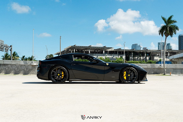 Фото дисков Anrky AN12 Черный глянец на Ferrari F12