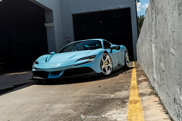 Фото дисков Anrky XR-305 Глянцевый лак на Ferrari SF90