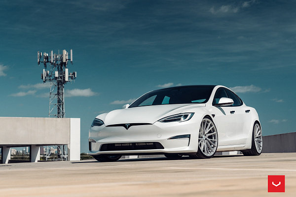 Фото дисков Vossen HF-4T Серебро на Tesla Model S