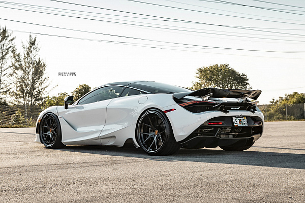 Фото дисков Strasse Wheels SM5R Deep Concave FS Другой цвет на McLaren 720S