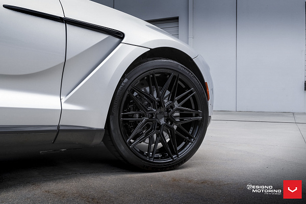 Фото дисков Vossen HF-7 Черный глянец на Aston Martin DBX