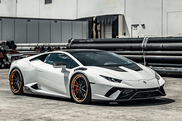 Фото дисков Strasse Wheels SV10 Deep Concave FS Другой цвет на Lamborghini Huracan