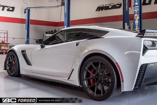 Фото дисков BC Forged EH181 Глянцевый темный лак на Chevrolet Corvette C7