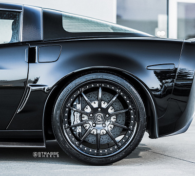 Фото дисков Strasse Wheels R10 Signature на Chevrolet Corvette C6