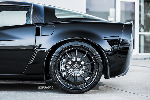 Фото дисков Strasse Wheels R10 Signature Другой цвет на Chevrolet Corvette C6