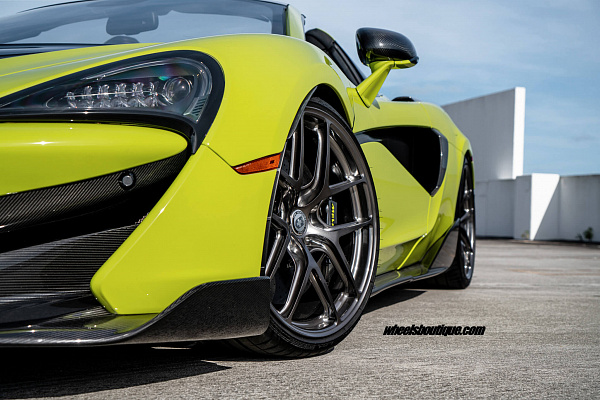 Фото дисков HRE R101 Lightweight Глянцевый темный лак на McLaren 600