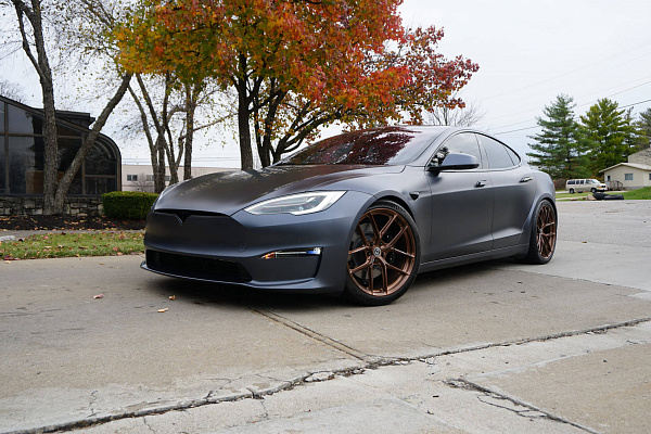 Фото дисков HRE P101SC Сатиновая бронза на Tesla Model S