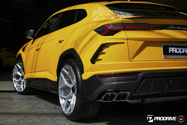 Фото дисков NOVITEC NL4 Глянцевый лак на Lamborghini Urus