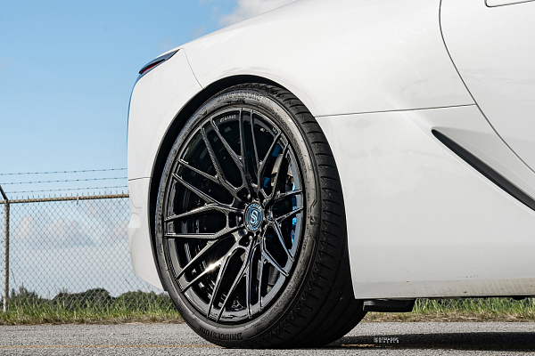Фото дисков Strasse Wheels SV10M Deep Concave Duoblock Другой цвет на Lexus LC 500