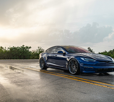 Фото дисков Vossen S17-04 на Tesla Model S