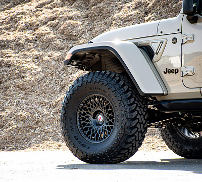 Фото дисков HRE 501 на Jeep Wrangler IV (JL)