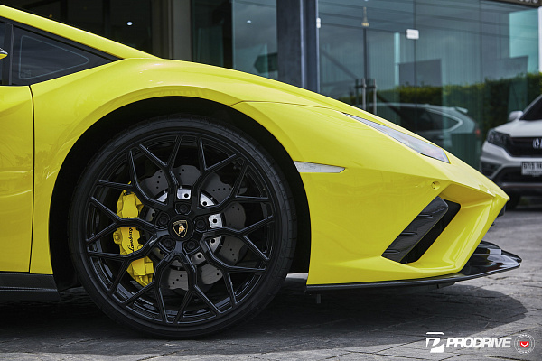 Фото дисков Vossen S17-01 Черный глянец на Lamborghini Huracan