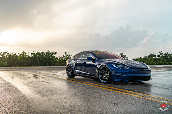 Фото дисков Vossen S17-04 Глянцевый графит на Tesla Model S