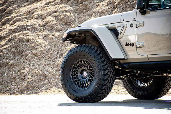 Фото дисков HRE 501 Черный сатин на Jeep Wrangler IV (JL)
