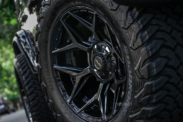 Фото дисков 4PLAY 4P06 Черный глянец на Jeep Wrangler IV (JL)