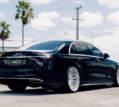 Фото дисков Strasse Wheels SV10M-RS Deep Concave FS на Mercedes-Benz S-Class (W223)