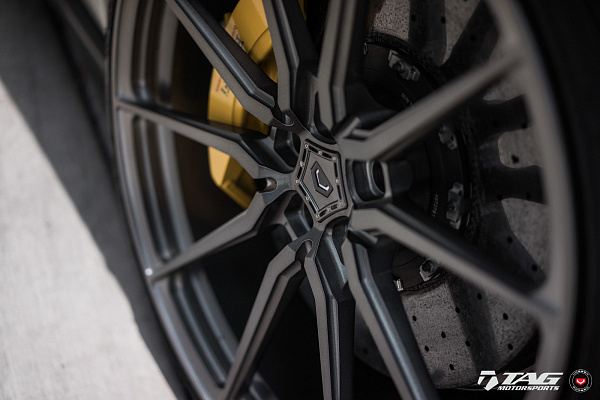 Фото дисков Vossen M-X2 Сатиновый темный лак на Ferrari GTC4Lusso