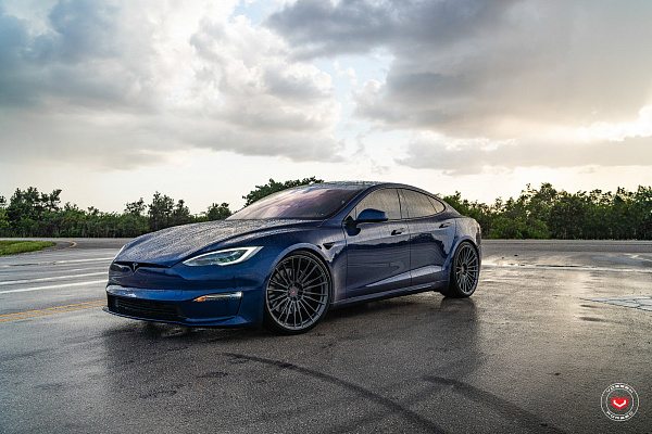 Фото дисков Vossen S17-04 Глянцевый графит на Tesla Model S