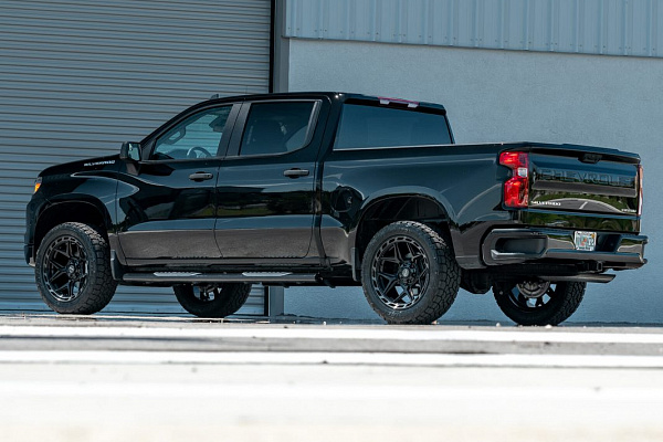 Фото дисков 4PLAY 4P55 Черный глянец на Chevrolet Silverado IV