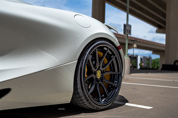 Фото дисков Strasse Wheels SV5 Deep Concave FS Черный сатин на McLaren 720S