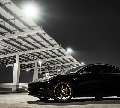 Фото дисков Savini SV-F4 на Tesla Model 3