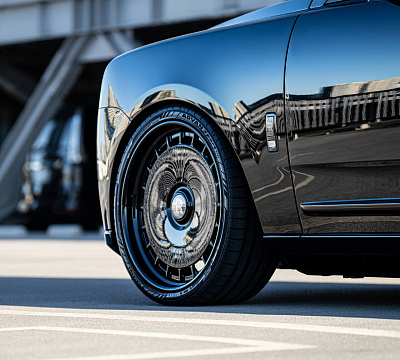 Фото дисков HRE 935 на Rolls-Royce Cullinan