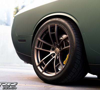 Фото дисков MRR M392 на Dodge Challenger III