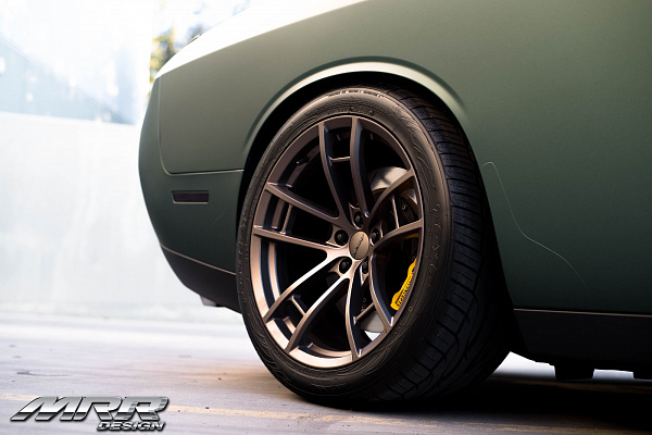 Фото дисков MRR M392 Сатиновая бронза на Dodge Challenger III