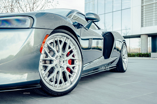Фото дисков Strasse Wheels SV10M Deep Concave FS Глянцевый лак на McLaren 650S