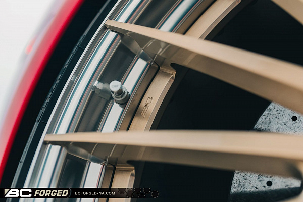 Фото дисков BC Forged HCA215 Глянцевая шампань на Ferrari 458