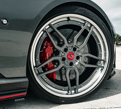 Фото дисков Strasse Wheels SV4 Deep Concave FS на Ferrari 812