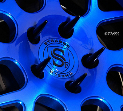 Фото дисков Strasse Wheels SV8 Performance на Dodge Challenger III