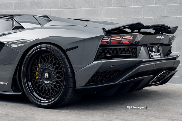 Фото дисков HRE 501 Черный сатин на Lamborghini Aventador