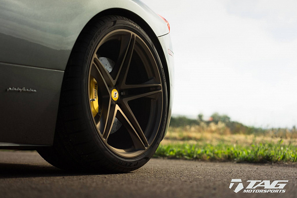 Фото дисков HRE P207 Черный сатин на Ferrari 458