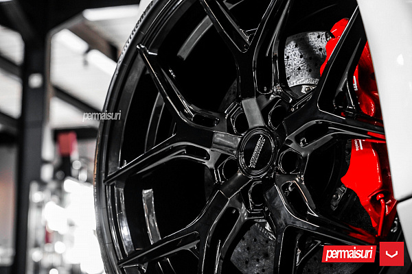 Фото дисков Vossen HF-5 Черный глянец на Maserati GranTurismo I