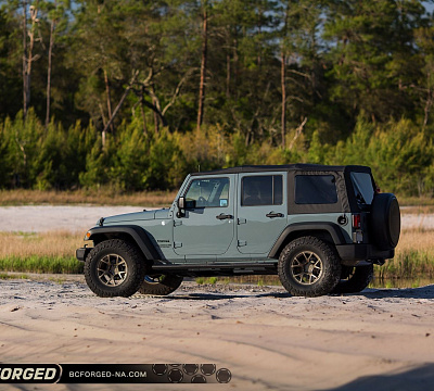 Фото дисков BC Forged RZ05 на Jeep Wrangler III (JK)