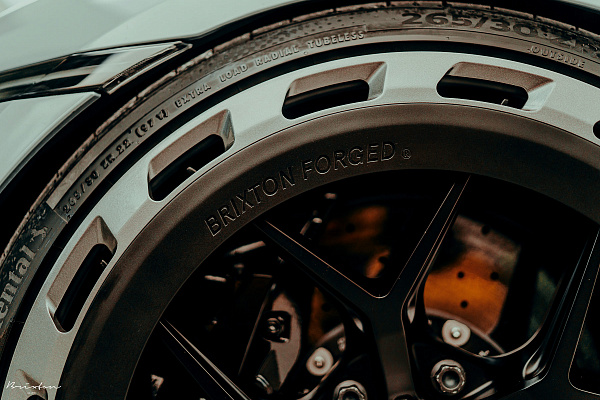 Фото дисков Brixton Forged PF7 Aerotech Черный сатин на Porsche Taycan I