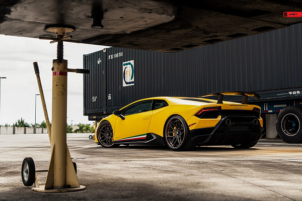 Фото дисков Anrky AN36 Сатиновая темная бронза на Lamborghini Huracan