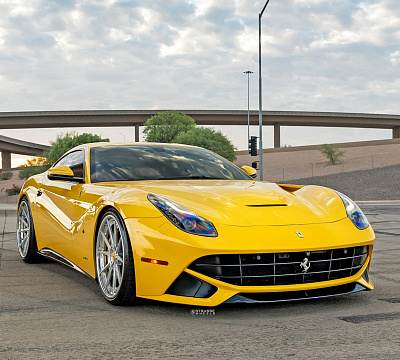 Фото дисков Strasse Wheels SV10 Deep Concave FS на Ferrari 812