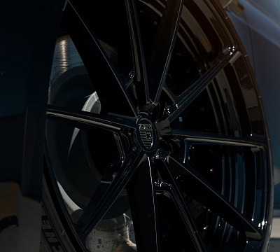 Фото дисков Anrky AN28 на Tesla Model S