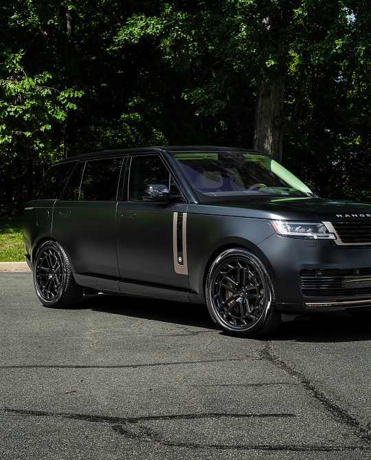 Фото дисков LC3-03T Черный глянец на Range Rover V