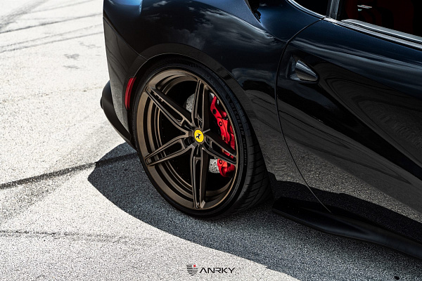 Фото дисков Anrky AN27 Сатиновая темная бронза на Ferrari 812