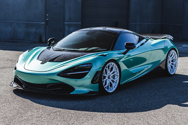 Фото дисков Brixton Forged PF10 Белый глянец на McLaren 720S