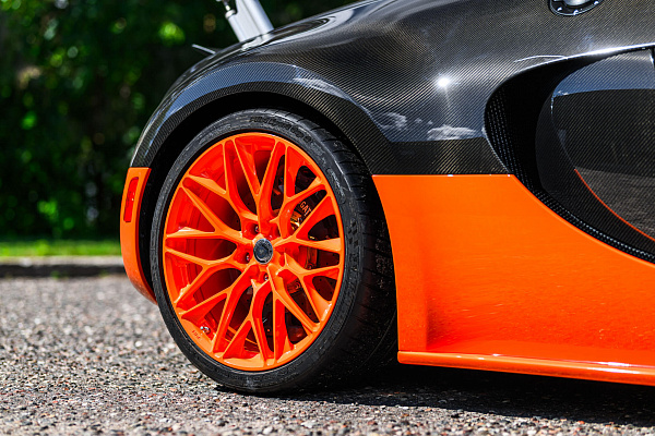 Фото дисков HRE P200 Другой цвет на Bugatti Veyron
