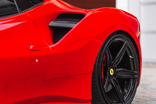 Фото дисков Brixton Forged PF4 Черный глянец на Ferrari 488
