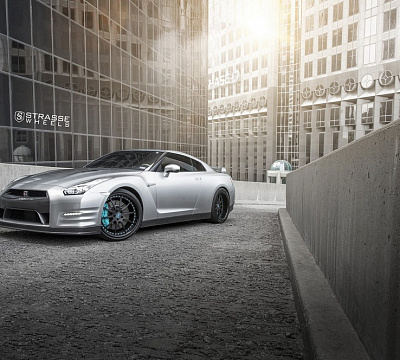 Фото дисков Strasse Wheels R10 Signature на Nissan GT-R